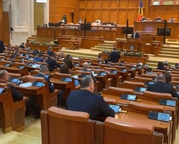 Senatul și Camera Deputaților se reunesc în sesiuni extraordinare în perioada 24 – 26 august Senatul și Camera Deputaților se reunesc în sesiuni extraordinare în perioada 24 – 26 august