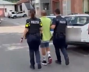 Bărbat de 40 de ani din Florești, încătușat și arestat preventiv după ce a amenințat o fată de 15 ani cu moartea