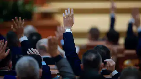 Peste 900 de foști parlamentari încasează pensii speciale. 154 de dosare noi au fost aprobate după o decizie CCR din 2023. Cât ne costă lunar Peste 900 de foști parlamentari încasează pensii speciale. 154 de dosare noi au fost aprobate după o decizie CCR din 2023. Cât ne costă lunar