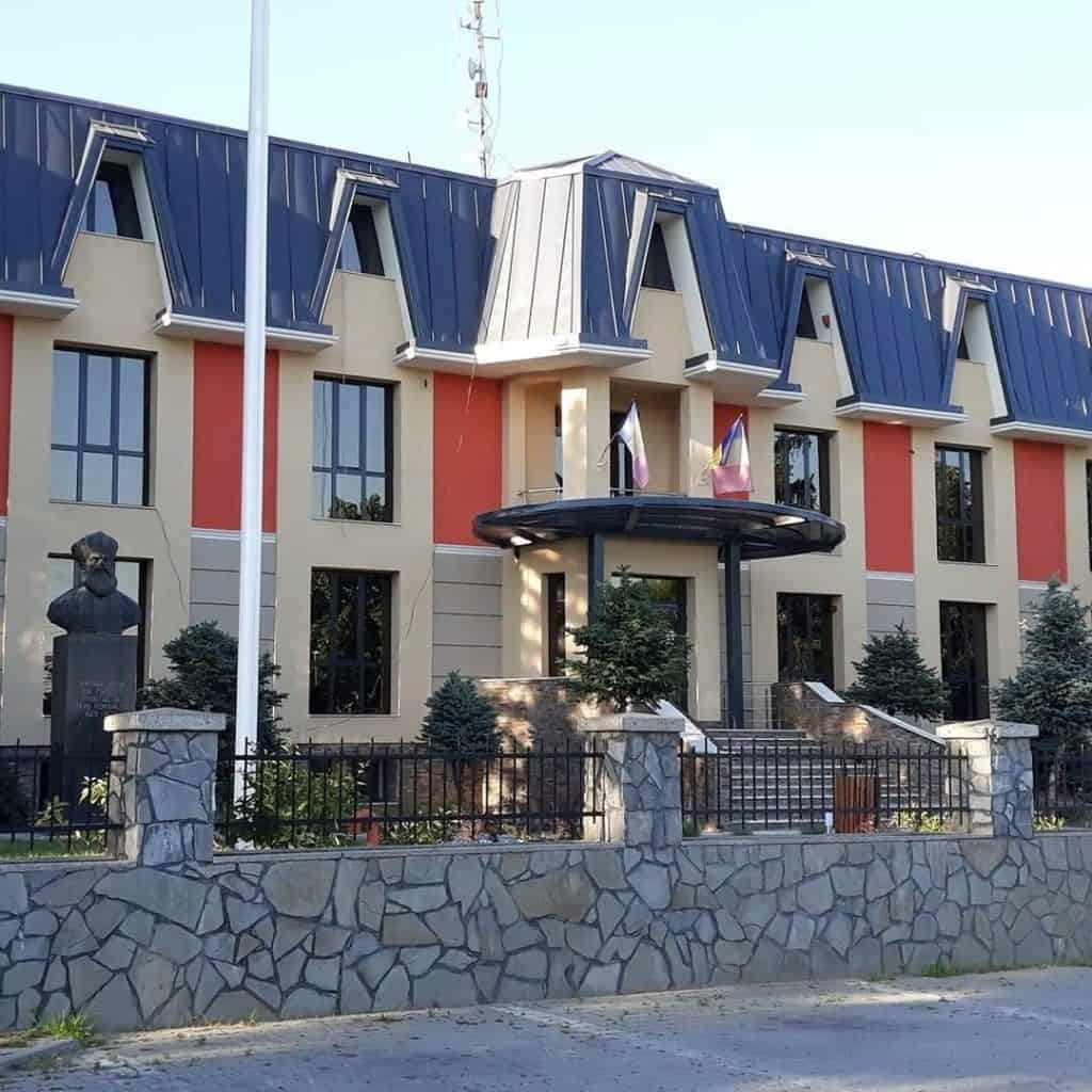 Primarul comunei Brazi anunță finalizarea lucrărilor de construire a sensului giratoriu de la intersecția DJ 101G cu DJ 140