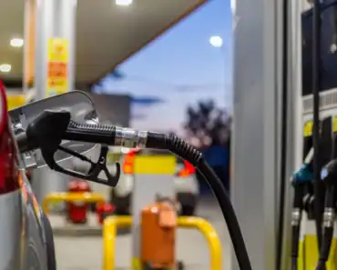 Motorina trece din nou pragul de 10 lei/ litru. Prețurile cresc la pompă Motorina trece din nou pragul de 10 lei/ litru. Prețurile cresc la pompă