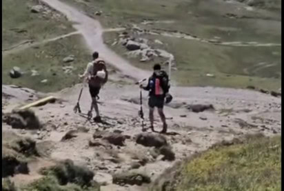 VIDEO: Cu trotineta pe munte! Imagini VIRALE surprinse de Salvamont Prahova VIDEO: Cu trotineta pe munte! Imagini VIRALE surprinse de Salvamont Prahova