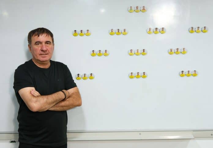 Hagi a stricat naționala și a înfuriat suporterii cu viziunea sa