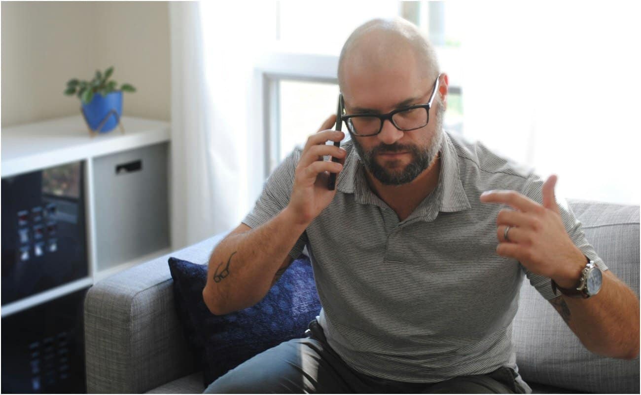 „Mami” sau „mama”? Cum își strigă românii părinții după ce devin adulți „Mami” sau „mama”? Cum își strigă românii părinții după ce devin adulți