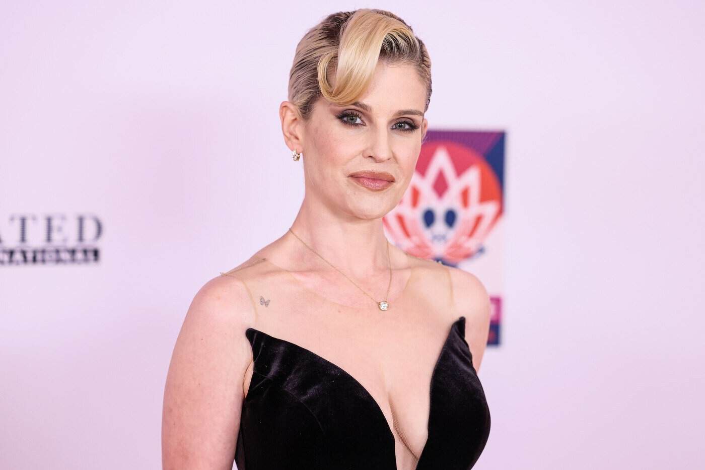 Kelly Osbourne, surpriză de proporții după ce a fost descrisă drept „prea slabă şi fragilă”. Cum arată acum