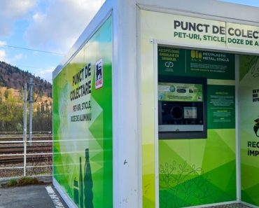 Nu mai bagi recipientele unul câte unul. Noul aparat de reciclare în care introduci tot sacul: „Este simplu”