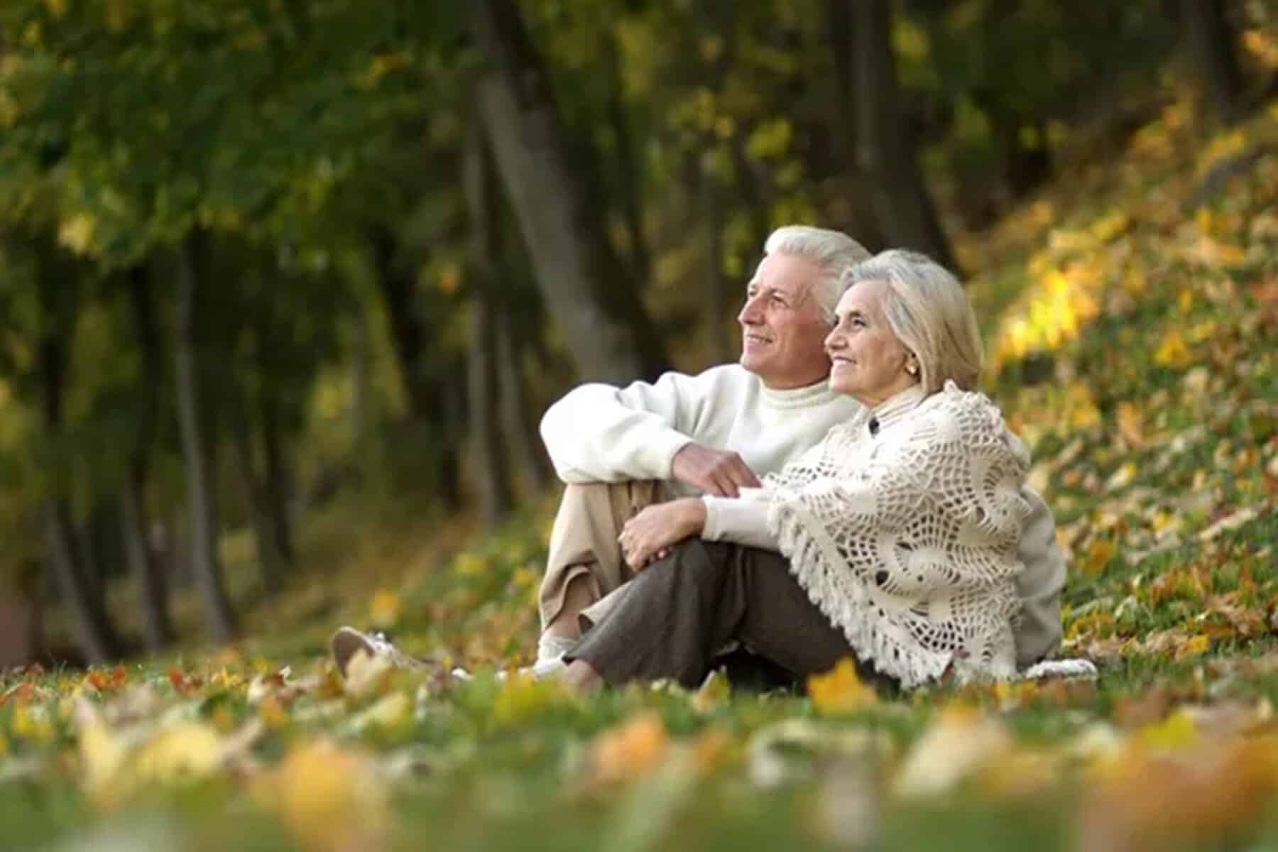 De ce oamenii ajung să miroasă diferit la bătrânețe? Specialiștii au oferit explicația