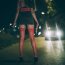 Nu i-a lăsat din preț și a călcat-o cu mașina. Un bărbat a băgat în spital o prostituată