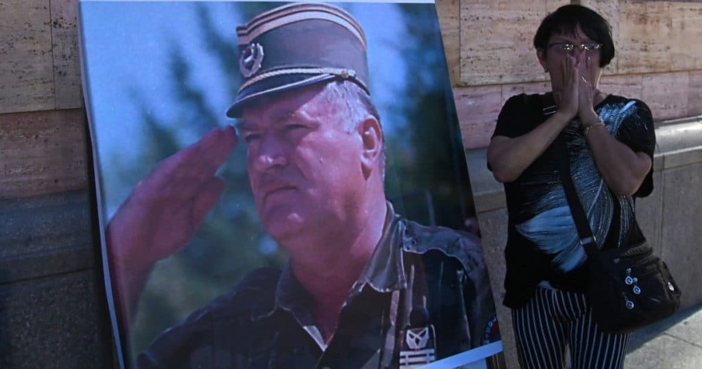 Trupul lui Ratko Mladic a ajuns la Belgrad: zeci de tineri l-au salutat pe traseul din capitala Serbiei. Când are loc înmormântarea