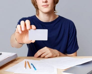 Românii care și-au făcut buletin electronic au ajuns să regrete alegerea. „Își bat joc de om, efectiv” Românii care și-au făcut buletin electronic au ajuns să regrete alegerea. „Își bat joc de om, efectiv”