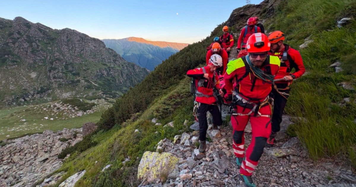 Șase turiști străini aflați într-o stare avansată de epuizare, recuperați de salvamontiști în apropiere de Transfăgărășan
