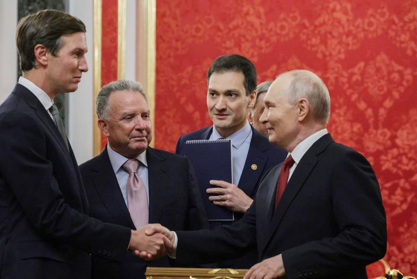 Putin i-a primit pe emisarii lui Trump la Kremlin. Atacurile dintre Moscova și Kiev au fost oprite pentru trei zile
