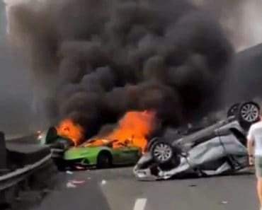 Tragedie pe autostradă. Tată și fiu, morți după ce Lamborghini-ul în care se aflau s-a rupt în două și a fost cuprins de flăcări Tragedie pe autostradă. Tată și fiu, morți după ce Lamborghini-ul în care se aflau s-a rupt în două și a fost cuprins de flăcări