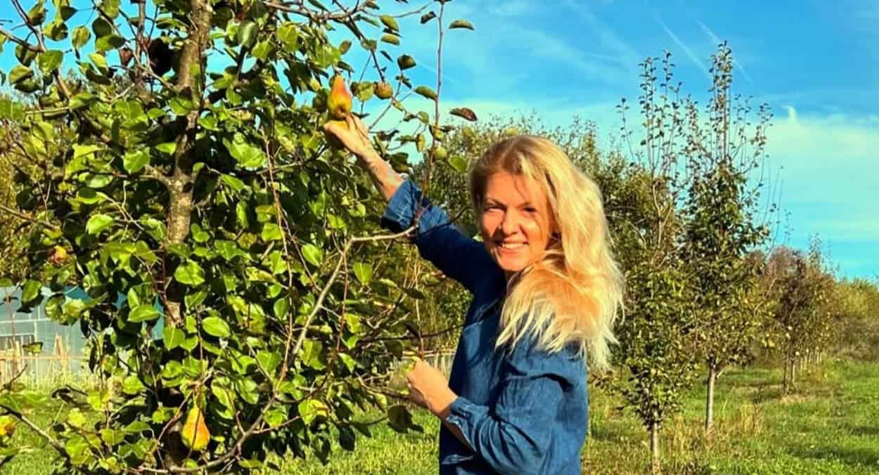 Dana Nălbaru și Dragoș Bucur și-au deschis livada pentru oameni! Gestul superb făcut de cei doi: „Plecați cu portbagajul plin”