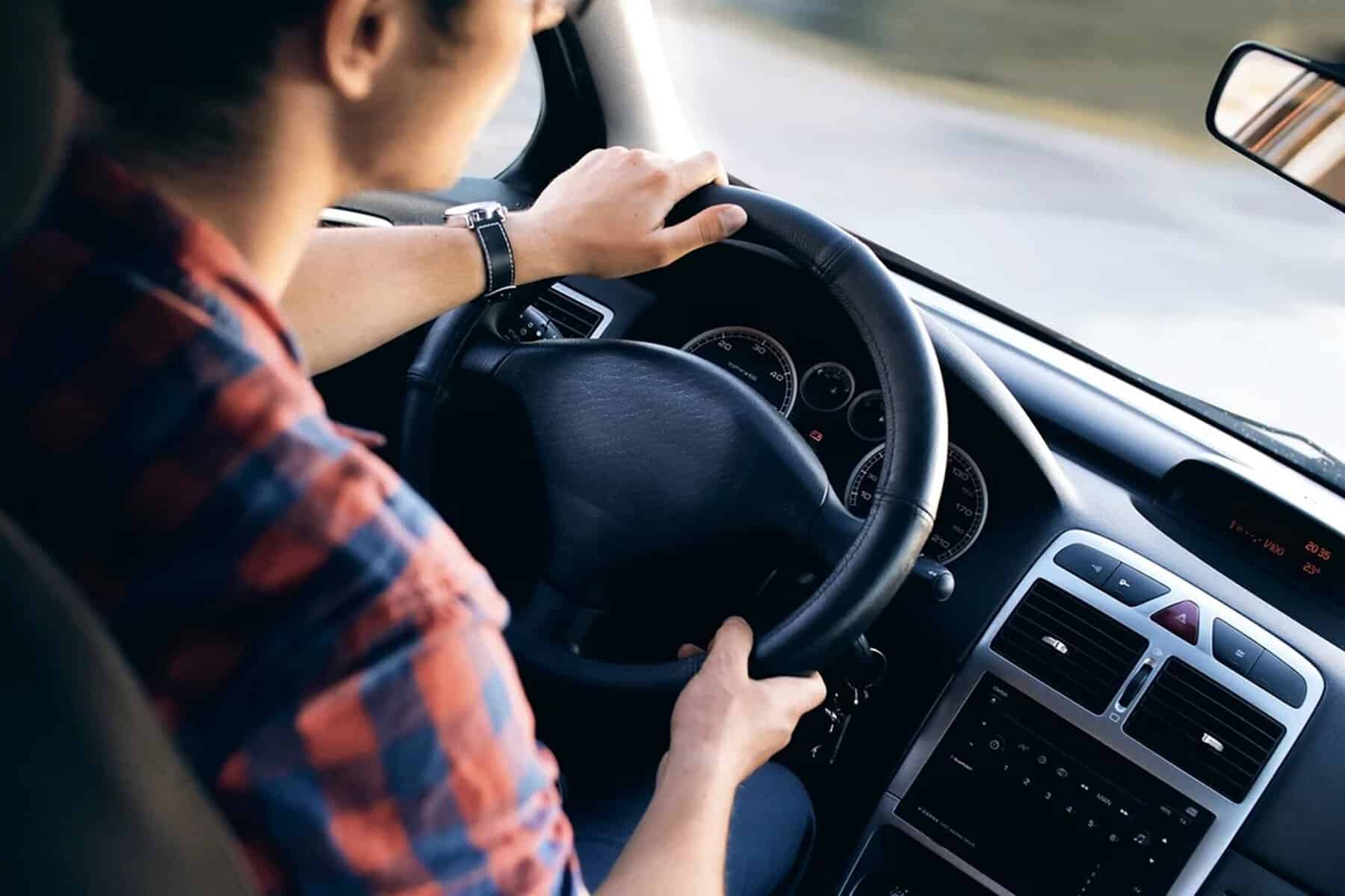 Un șofer de 97 de ani din București i-a uimit pe polițiști. A fost oprit în trafic și depistat băut, deși avea permisul de conducere suspendat