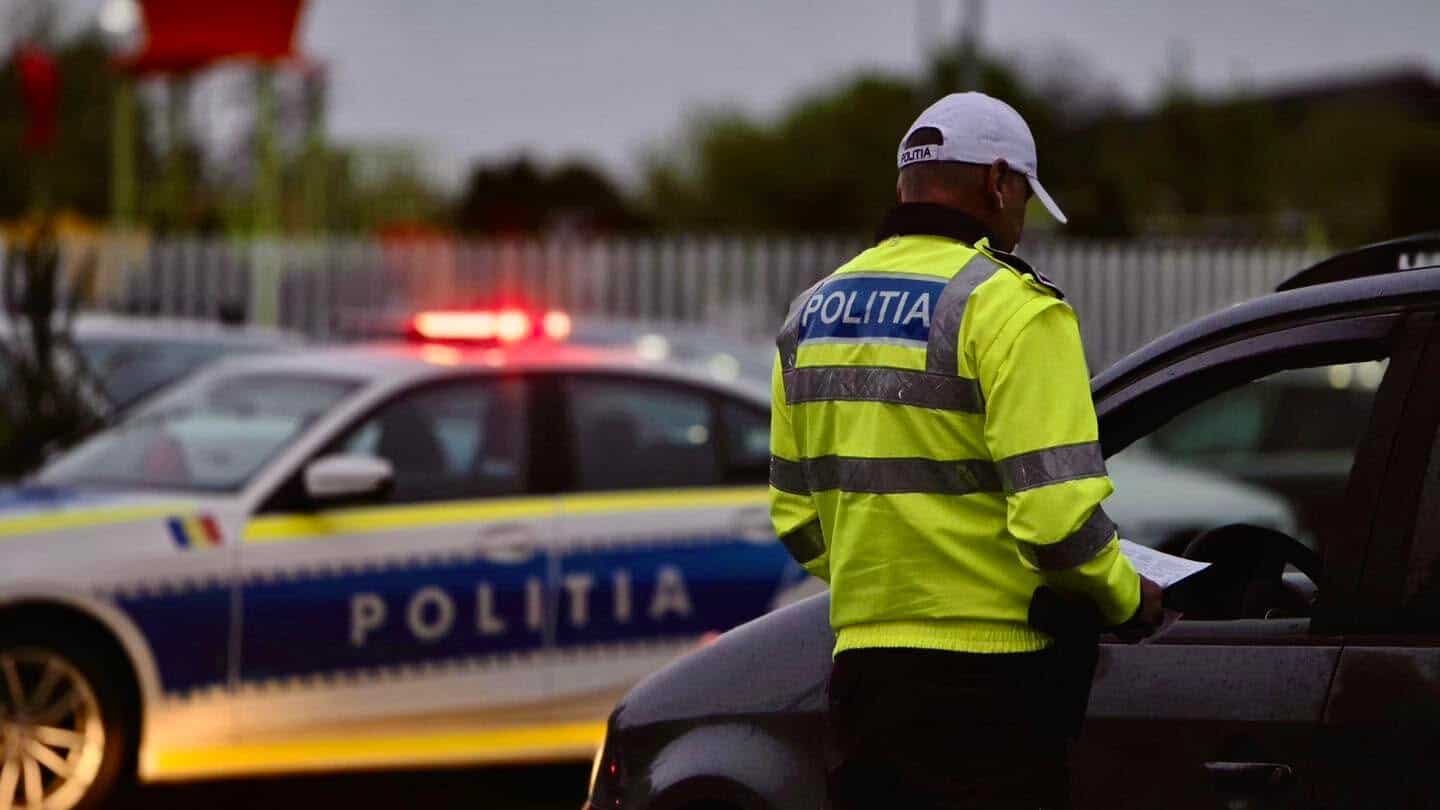 Care sunt salariile în M.A.I. Cât ia în mână un polițist debutant și cine ajunge la 4.000 de euro pe lună Care sunt salariile în M.A.I. Cât ia în mână un polițist debutant și cine ajunge la 4.000 de euro pe lună