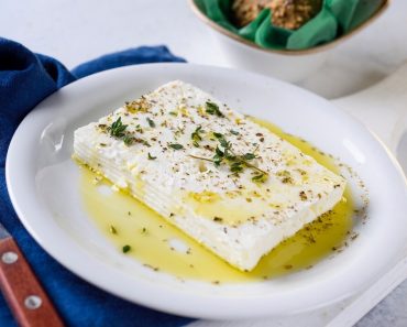 Feta, brânza pe care grecii o pun aproape în orice: „A devenit un personaj al mesei.” Ce diferență este față de telemeaua românească