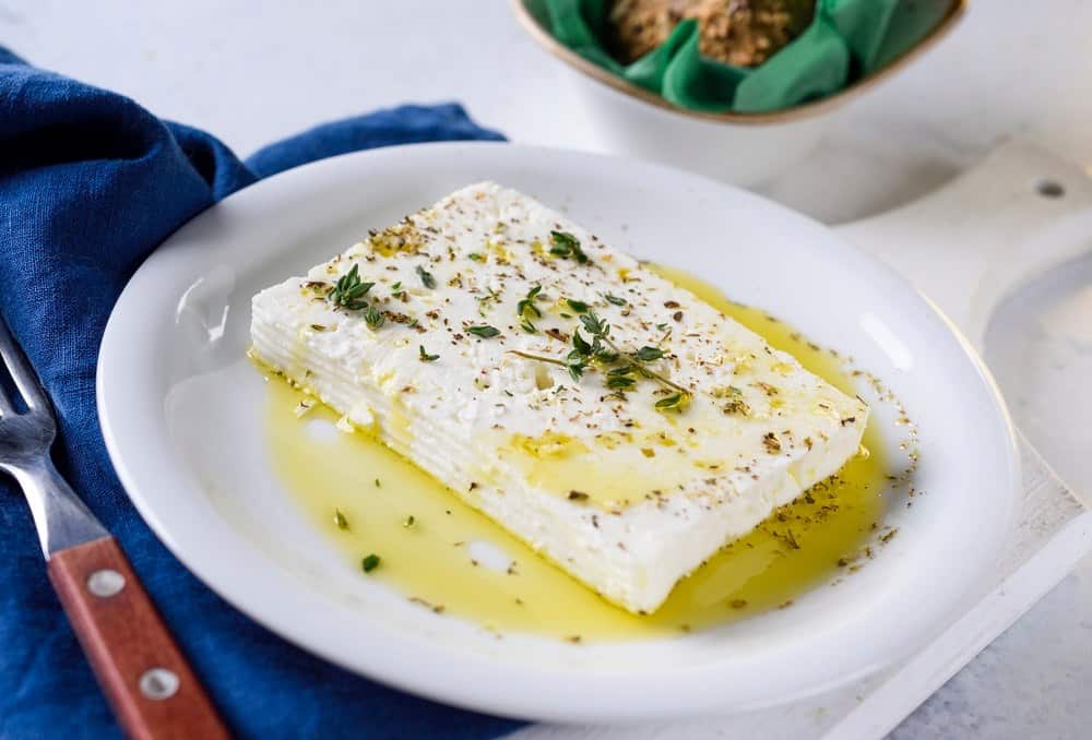 Feta, brânza pe care grecii o pun aproape în orice: „A devenit un personaj al mesei.” Ce diferență este față de telemeaua românească Feta, brânza pe care grecii o pun aproape în orice: „A devenit un personaj al mesei.” Ce diferență este față de telemeaua românească