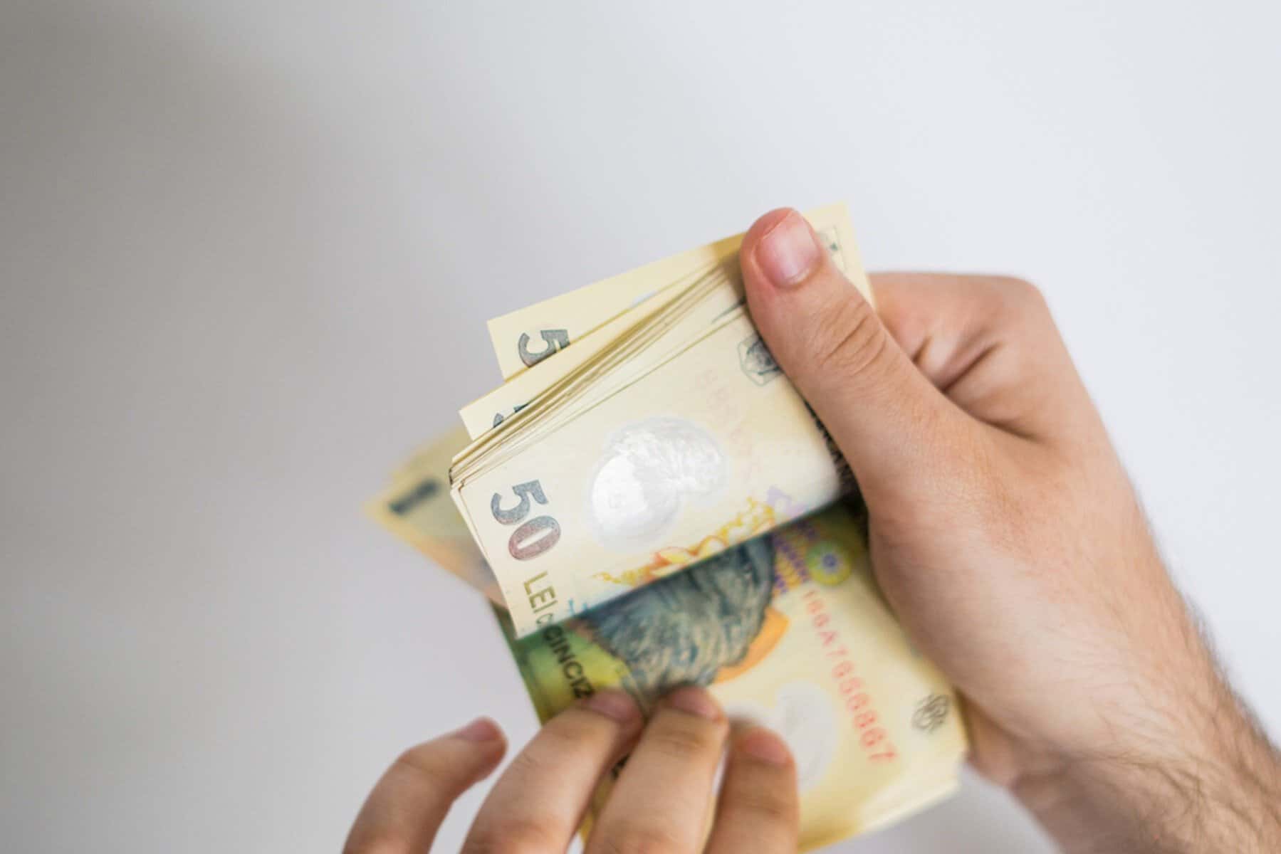 Lucruri despre care românii cred că nu își merită banii: „Un preț mai mare nu înseamnă calitate” Lucruri despre care românii cred că nu își merită banii: „Un preț mai mare nu înseamnă calitate”