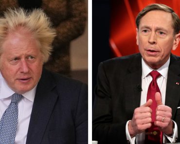 Trenul diplomatic în care se afla Boris Johnson, la un pas de a fi lovit de ruși în Ucraina. Fostul director CIA, și el în zonă