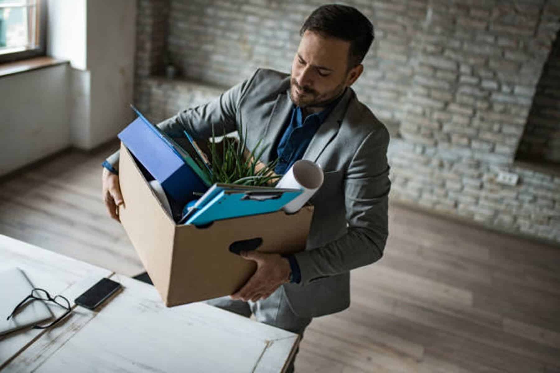 Val de concedieri la o companie uriașă. Angajații au primit la 6 dimineața e-mailul care le-a schimbat viața: „Este ultima dumneavoastră zi de lucru”
