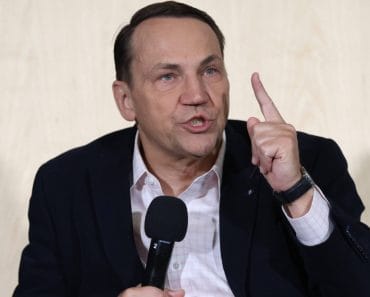 Șeful diplomației poloneze spune că NATO ar învinge rapid Rusia „dacă ne-ar ataca și ne-am da jos mănușile”. Reacția Moscovei