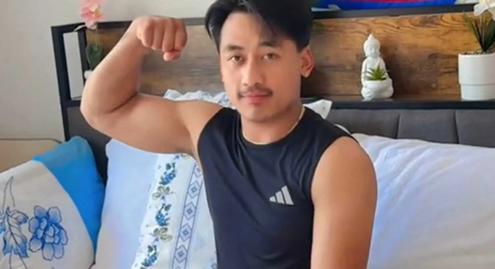 „Doar cine nu vrea, nu face”. Un muncitor din Nepal a devenit viral pe după ce și-a numărat banii câștigați în România „Doar cine nu vrea, nu face”. Un muncitor din Nepal a devenit viral pe după ce și-a numărat banii câștigați în România