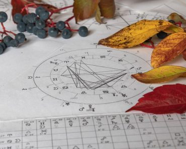 Horoscop 19-25 septembrie. Taurii duc o luptă grea, Racii pot avansa în carieră, uși importante se deschid pentru Vărsători