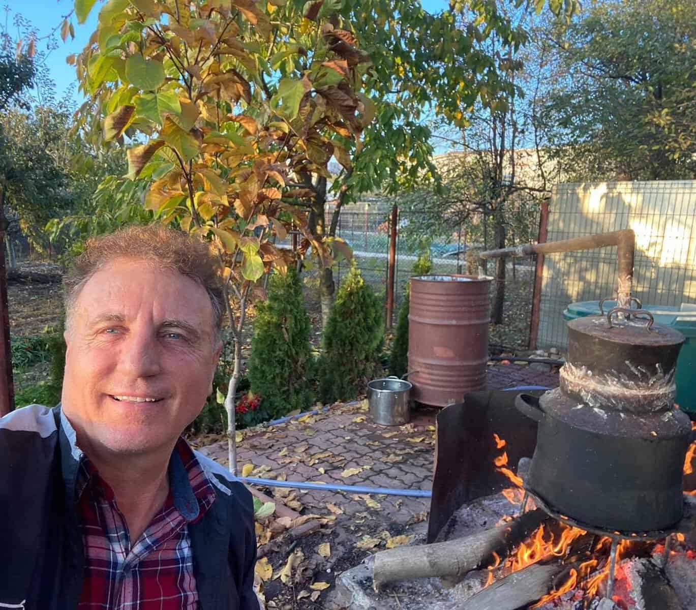 Constantin Enceanu, despre amenzile de până la 100.000 de lei pentru țuica făcută acasă: „Eu nu fac să vând”. Rețeta din bătrâni a artistului Constantin Enceanu, despre amenzile de până la 100.000 de lei pentru țuica făcută acasă: „Eu nu fac să vând”. Rețeta din bătrâni a artistului