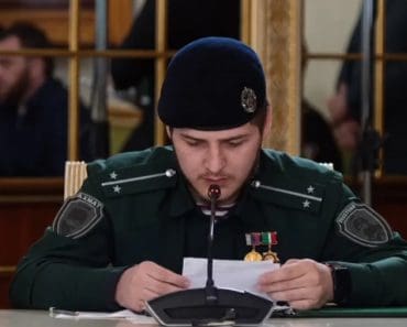 Imagini hilare cu fiul dictatorului Kadîrov. Moștenitorul Ceceniei nu a putut citi corect niciun cuvânt într-o propoziție