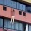 A încercat să fugă pe geamul hotelului după ce ar fi fost prins cu soția altui bărbat. Finalul a fost dramatic