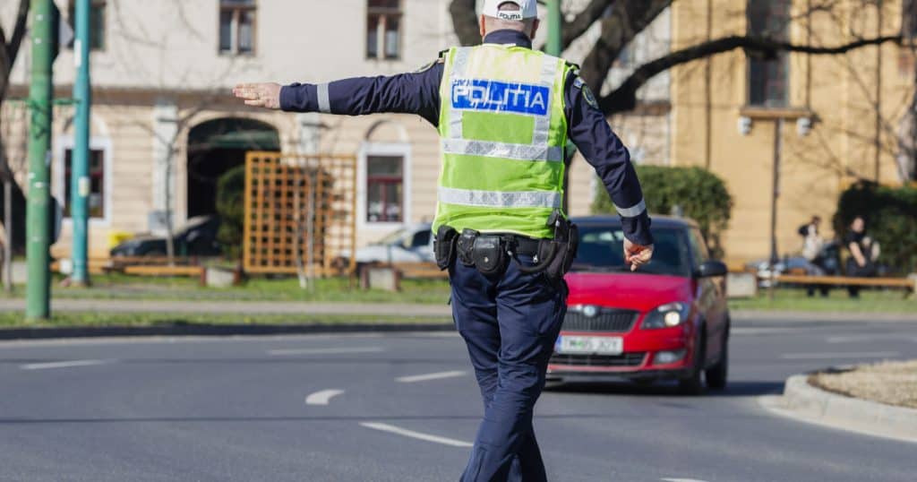 Când rămâi fără permis pentru viteză. Cele două praguri care aduc suspendarea pentru 90 sau 120 de zile