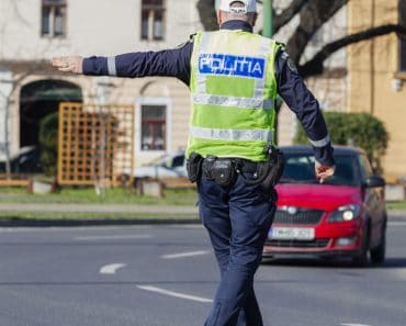 Când rămâi fără permis pentru viteză. Cele două praguri care aduc suspendarea pentru 90 sau 120 de zile