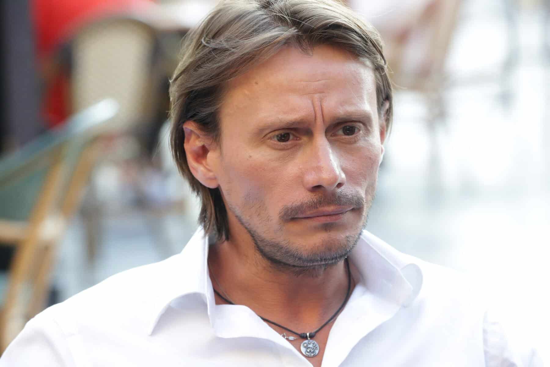 Cine îl tunde pe Marius Manole: „Țin foarte mult la imaginea mea”