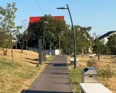 Parcul care stă aproape gol. A fost nevoie de 6 ani și 16 milioane de lei pentru a-l construi, iar localnicii îl descriu drept „cea mai inutilă” investiție Parcul care stă aproape gol. A fost nevoie de 6 ani și 16 milioane de lei pentru a-l construi, iar localnicii îl descriu drept „cea mai inutilă” investiție