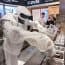 Premieră mondială în Shanghai. Un robot prepară singur deserturile pentru clienți