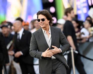 Tom Cruise, de nerecunoscut la 64 de ani. A apărut cu părul roșu și cizme cu toc la premiera noului său film