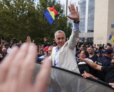 Călin Georgescu și Ionel Rusen au scăpat de arest. Fostul candidat mers la Poliția Buftea pentru controlul judiciar