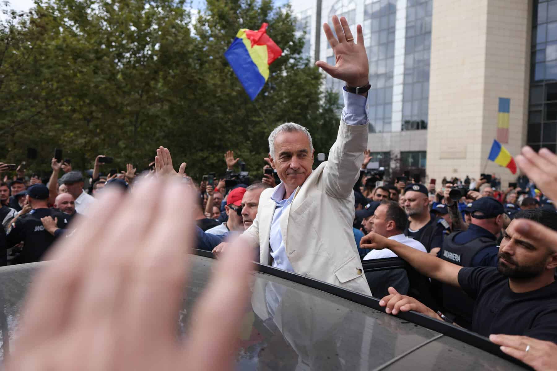 Călin Georgescu și Ionel Rusen au scăpat de arest. Fostul candidat mers la Poliția Buftea pentru controlul judiciar
