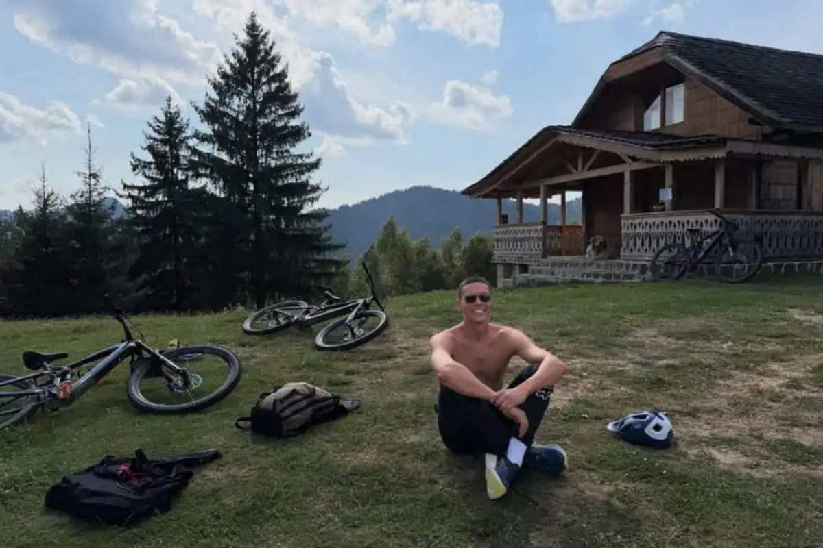 David Popovici, vacanță departe de agitație. Locul din România care l-a impresionat. „Mă dureau picioarele de nu mai puteam” David Popovici, vacanță departe de agitație. Locul din România care l-a impresionat. „Mă dureau picioarele de nu mai puteam”