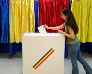 Pe cine ar vota românii dacă duminică ar avea loc alegeri. Un singur partid a crescut în preferințele de vot în ultima lună (CURS)