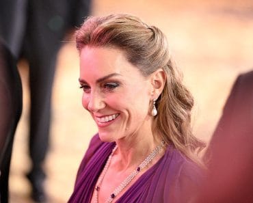 Colierul pe care regina Elisabeta a II-a refuza să îl poarte, scos la iveală de Kate Middleton. Cât valorează bijuteria Colierul pe care regina Elisabeta a II-a refuza să îl poarte, scos la iveală de Kate Middleton. Cât valorează bijuteria