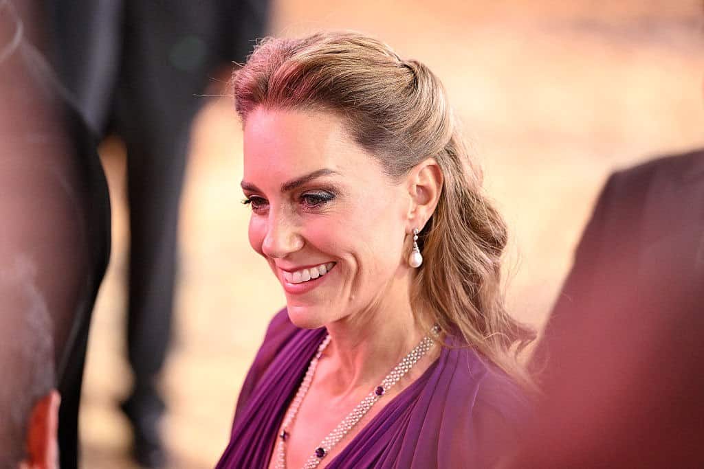 Colierul pe care regina Elisabeta a II-a refuza să îl poarte, scos la iveală de Kate Middleton. Cât valorează bijuteria Colierul pe care regina Elisabeta a II-a refuza să îl poarte, scos la iveală de Kate Middleton. Cât valorează bijuteria
