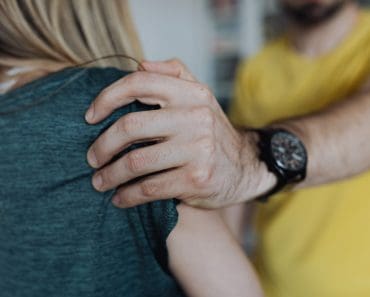 Tânără de 20 de ani din Hunedoara, sechestrată și bătută timp de 10 zile de iubit: bărbatul a terorizat-o pentru a-i ceda un garaj Tânără de 20 de ani din Hunedoara, sechestrată și bătută timp de 10 zile de iubit: bărbatul a terorizat-o pentru a-i ceda un garaj