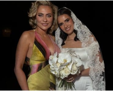 Adina Buzatu, în lacrimi la nunta fiicei sale, Sara. „Am dat apă la șoricei” Adina Buzatu, în lacrimi la nunta fiicei sale, Sara. „Am dat apă la șoricei”