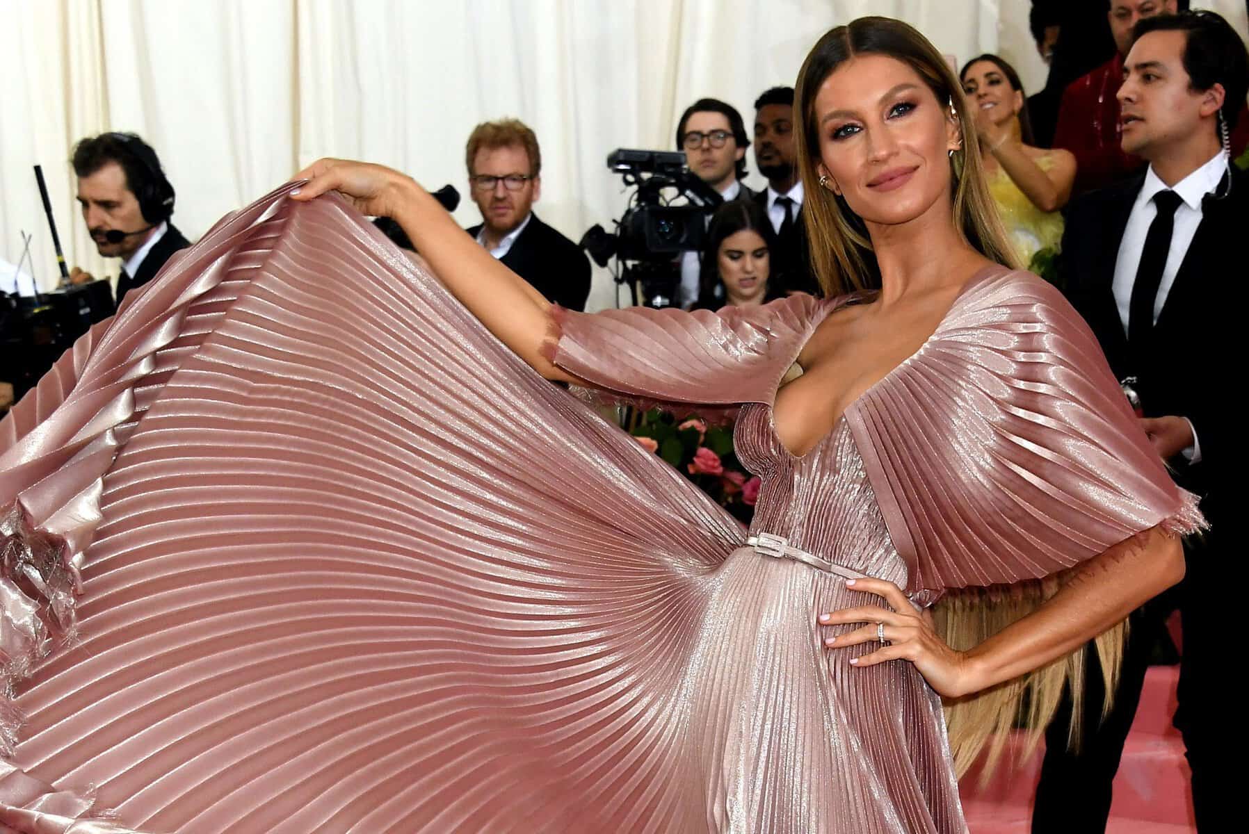 De ce s-ar fi destrămat căsnicia lui Tom Brady cu Gisele Bündchen. „Nu poate să mănânce în oraș sau să iasă fără să provoace o scenă”