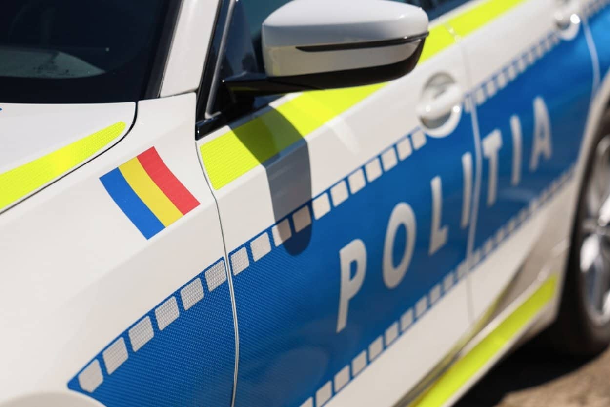 Scene cumplite în Capitală: și-a legat iubita de mâini și de picioare și a lovit-o cu un topor