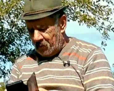 Satul din România care a ajuns aproape pustiu. Nea Ion e singurul locuitor: „E aer curat, frumos”. Cu câți bani trăiește pe lună Satul din România care a ajuns aproape pustiu. Nea Ion e singurul locuitor: „E aer curat, frumos”. Cu câți bani trăiește pe lună