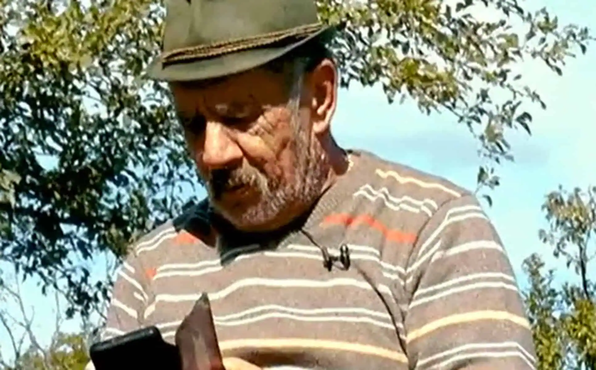 Satul din România care a ajuns aproape pustiu. Nea Ion e singurul locuitor: „E aer curat, frumos”. Cu câți bani trăiește pe lună