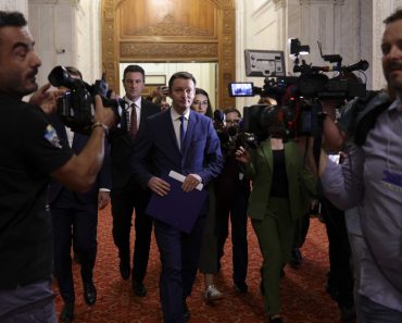 Tanczos Barna, alergat de Mureșan pe holurile Parlamentului: „Am lucrat cu mulți premieri. Sunteți cu condiția fizică cea mai bună”